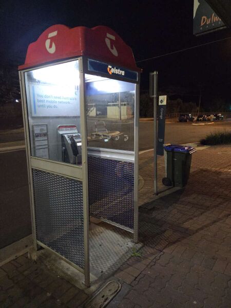 File:Payphone-08835506X2-20260508 013307.jpg