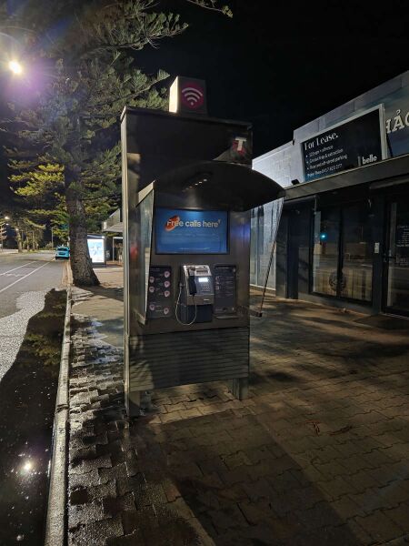 File:Payphone-08829401X2-20260508 222647.jpg