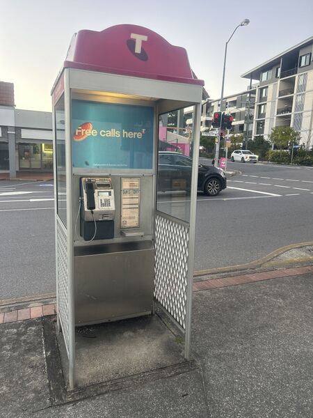 File:Payphone-07337105X2-20260604203036.jpg
