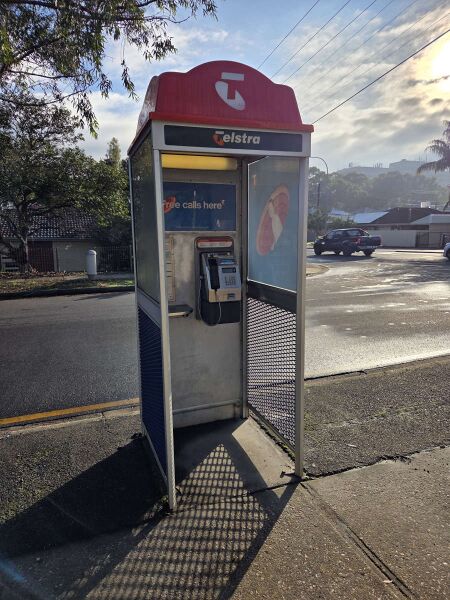 File:Payphone-08839506X2-20260528 090339.jpg