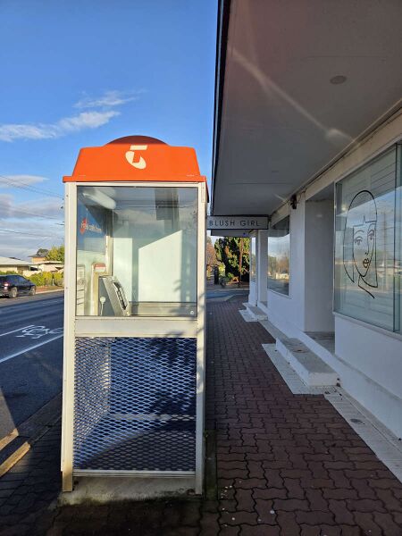 File:Payphone-08826109X2-20260528 084026.jpg