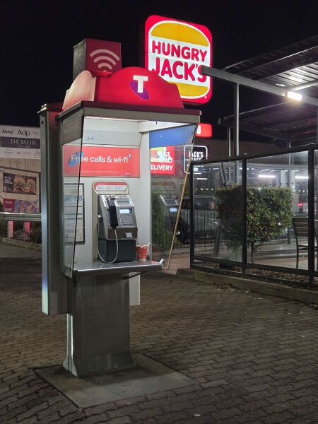 File:Payphone-08826804X2-20260510 221116.jpg