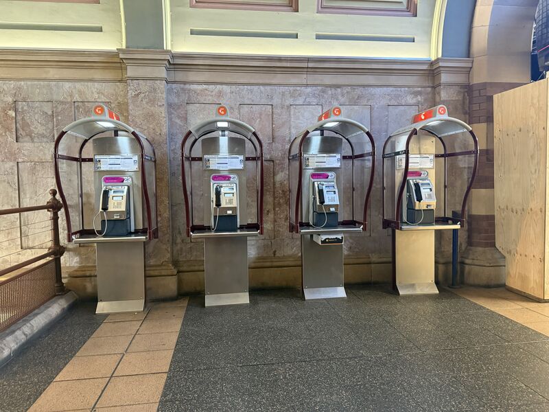 File:Payphone-02928143X2-20260605071618multiplecabinets.jpg