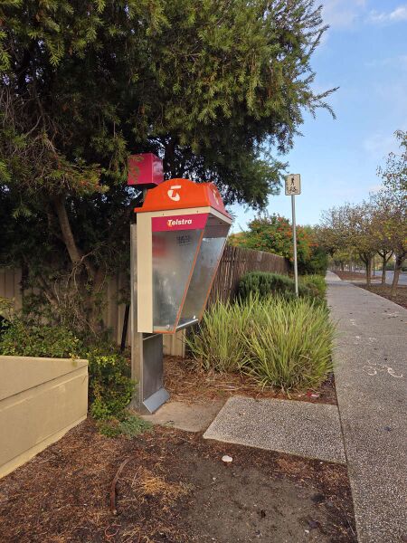 File:Payphone-08836902X2-20260528 074240.jpg