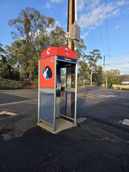 File:Payphone-08826422X2-20260528 085156.jpg
