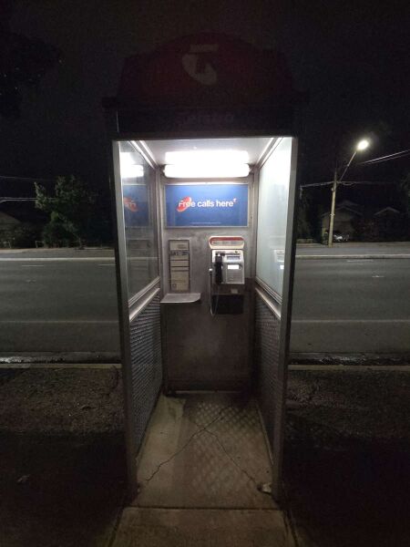 File:Payphone-08835216X2-20260508 000408.jpg