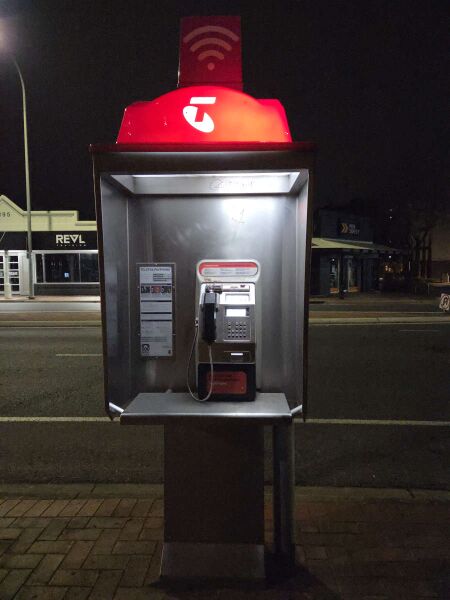 File:Payphone-08835226X2-20260507 233400.jpg