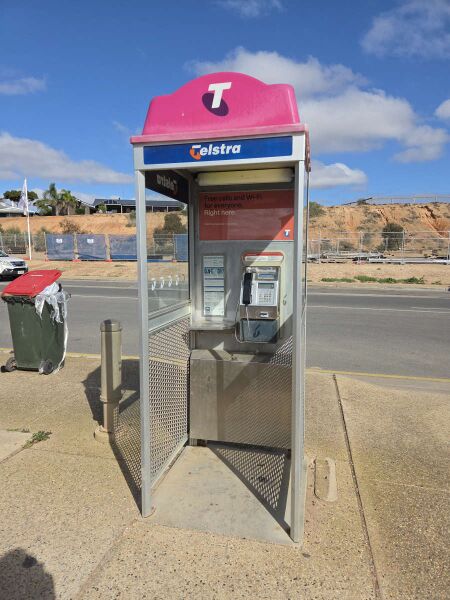 File:Payphone-08882304X2-20260505 133046.jpg